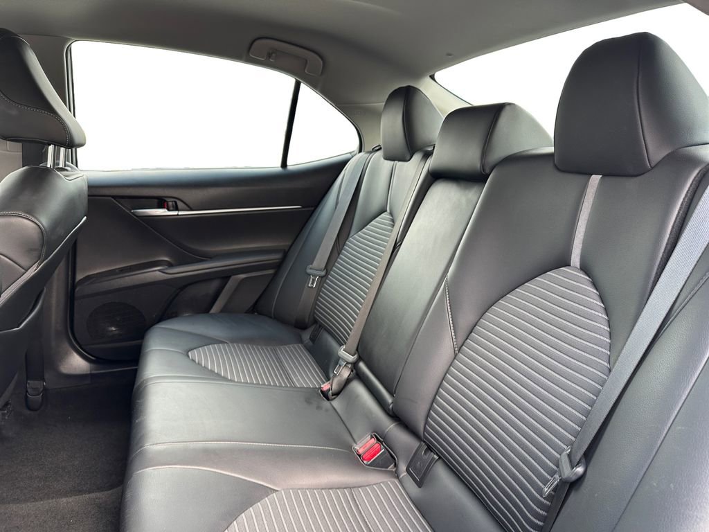 Used 2021 Toyota Camry SE image 10