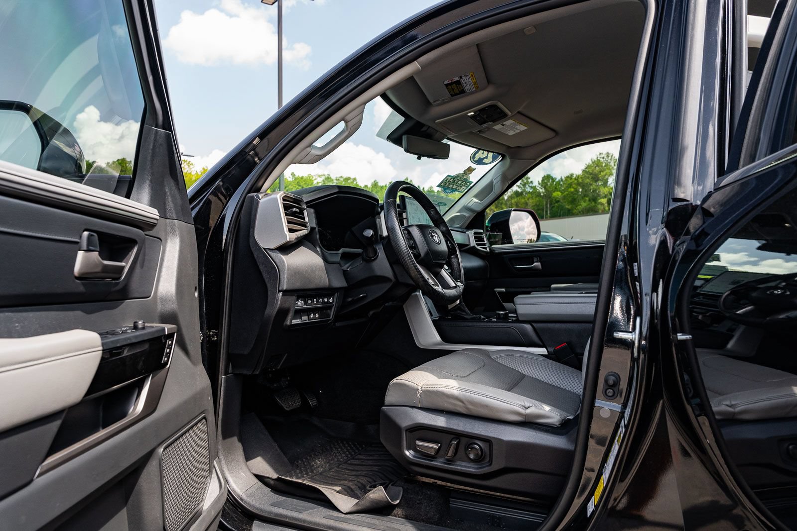Used 2024 Toyota Tundra Limited AWD/4WD image 17