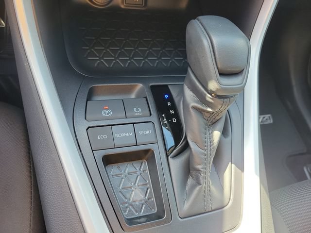Used 2025 Toyota RAV4 LE FWD image 28