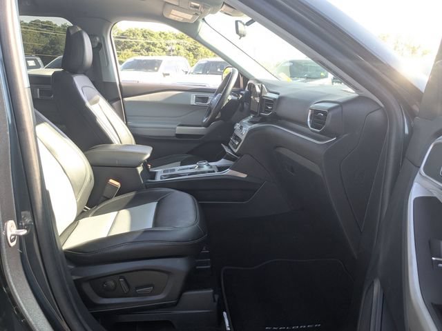 Certified 2022 Ford Explorer XLT w/ Equipment Group 202A RWD image 29