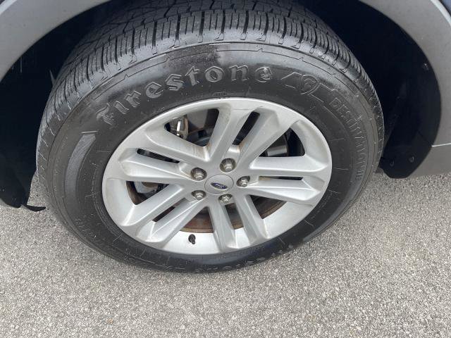 Certified 2017 Ford Explorer XLT FWD image 5