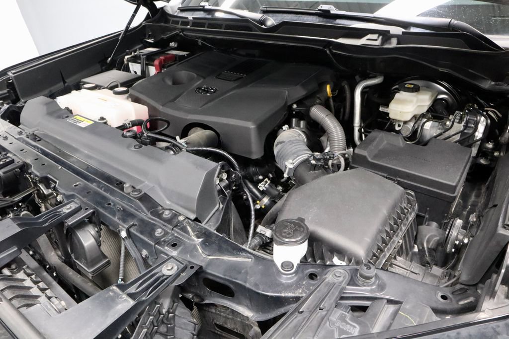 Used 2022 Toyota Tundra SR5 w/ SR5 Premium Package image 18