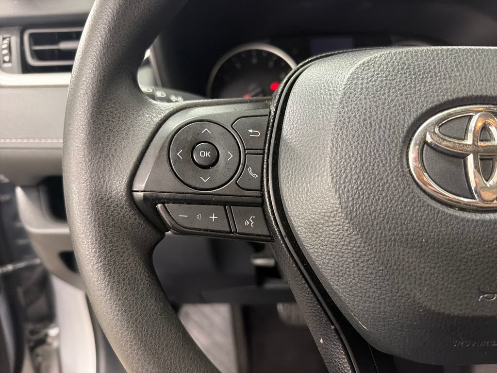 Used 2020 Toyota RAV4 LE FWD image 20