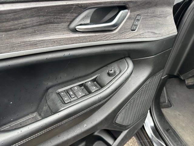 Used 2023 Jeep Grand Cherokee L Limited w/ Black Appearance Package AWD/4WD image 18