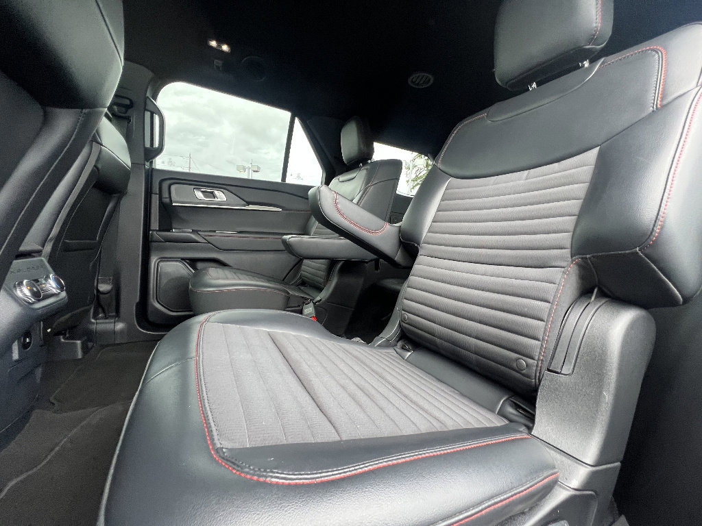 Certified 2025 Ford Explorer ST-Line image 33