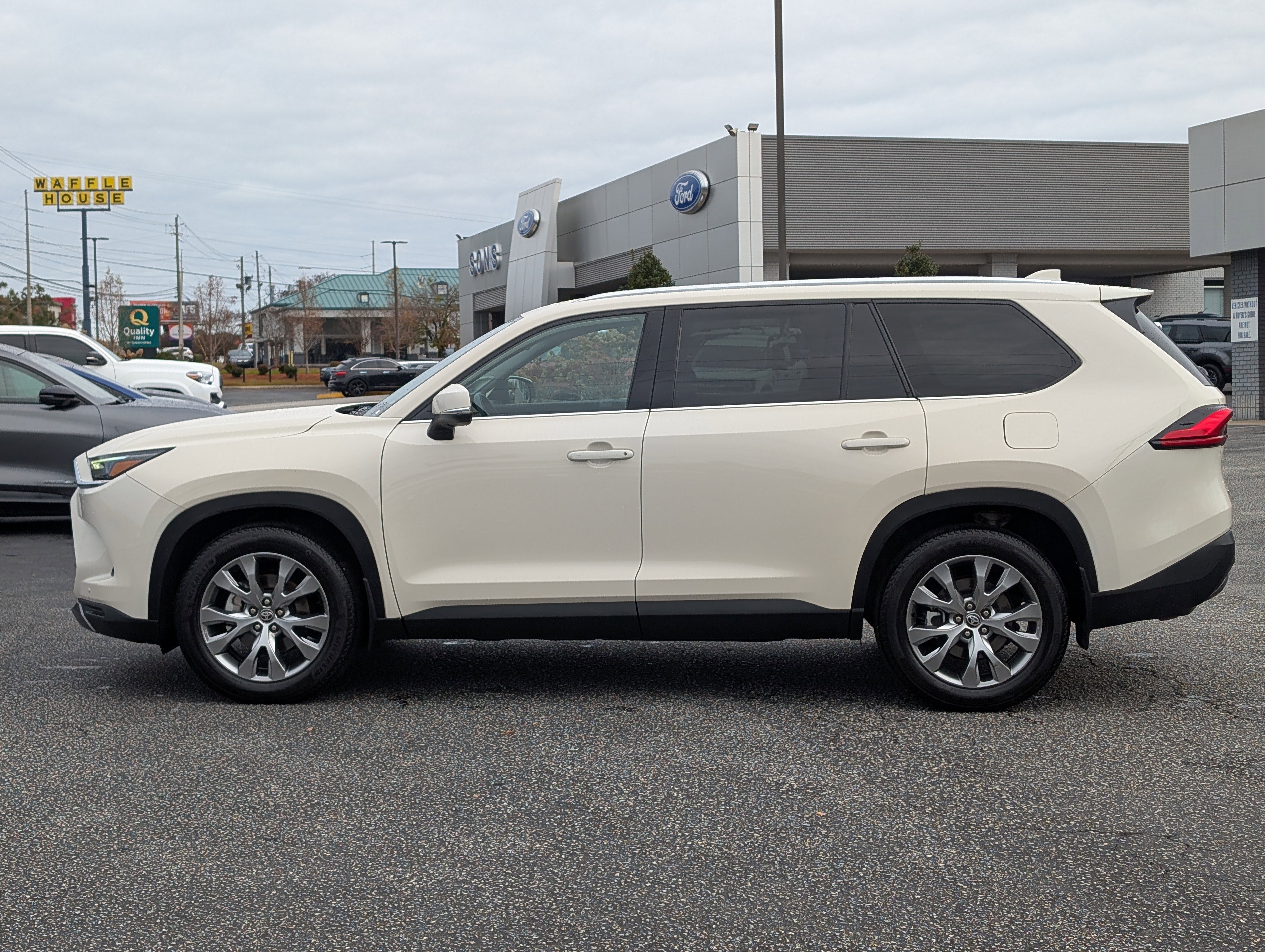 Used 2024 Toyota Grand Highlander Limited image 14