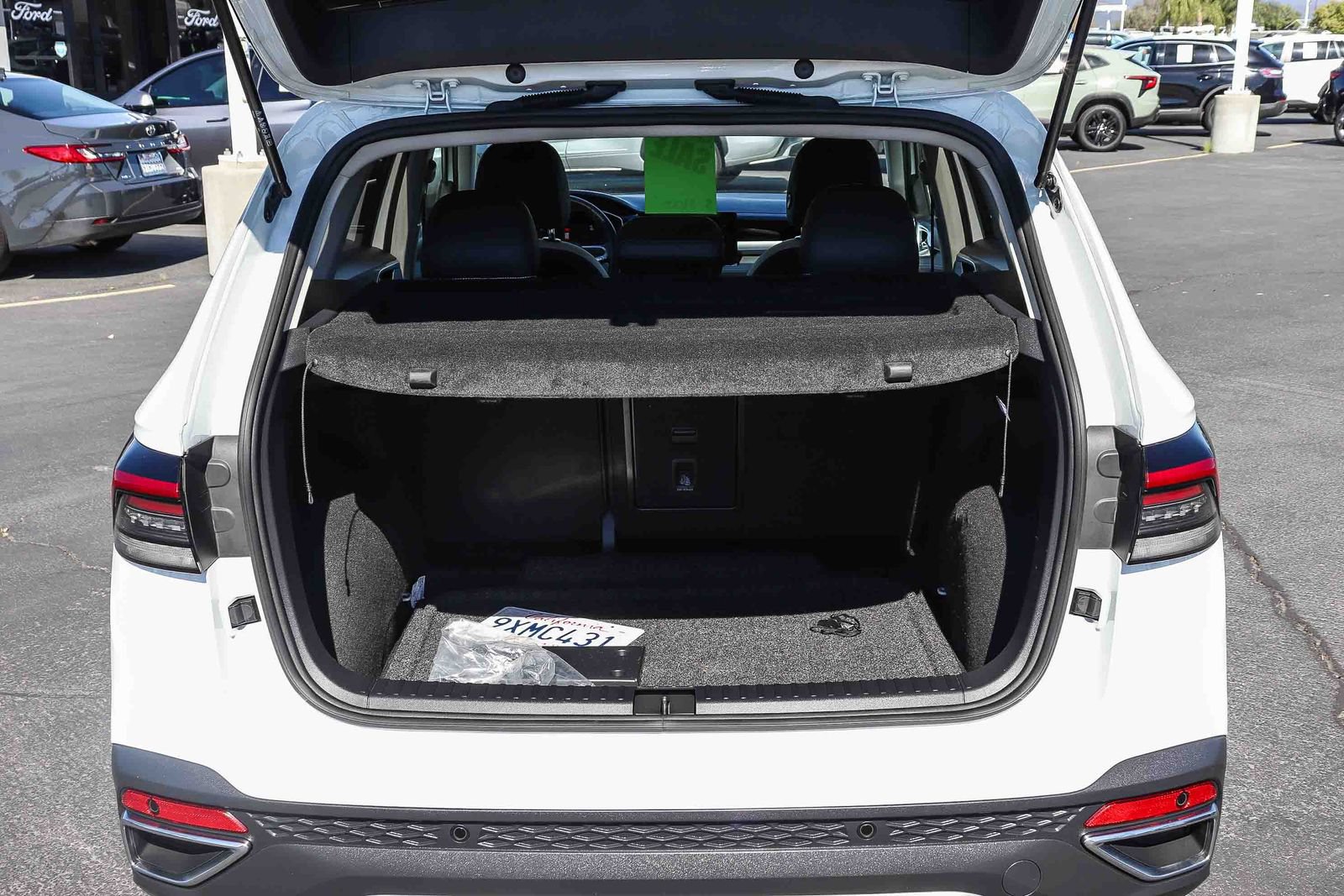 Used 2025 Volkswagen Taos SE w/ Panoramic Sunroof Package FWD image 28