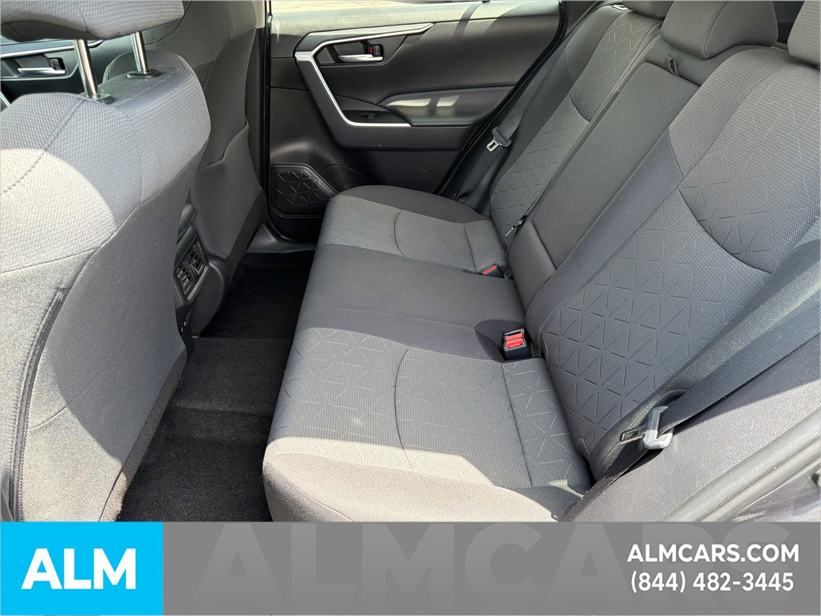 Used 2021 Toyota RAV4 XLE w/ Convenience Package FWD image 24
