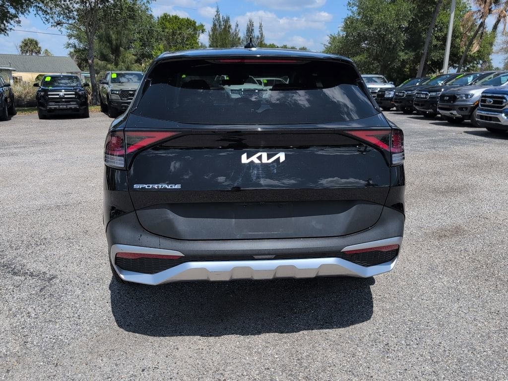 Used 2023 Kia Sportage LX FWD image 4