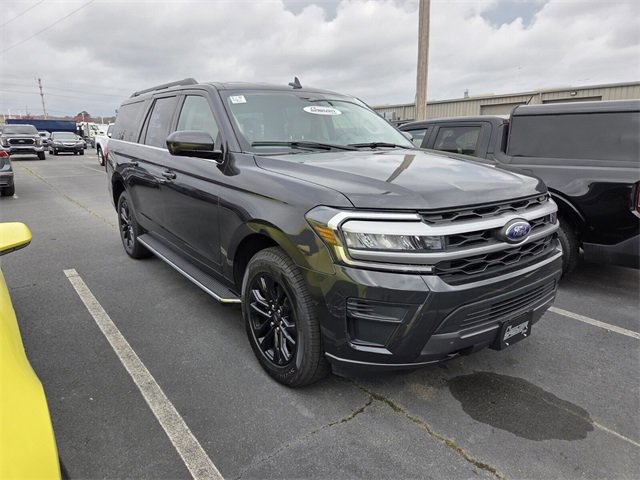 Certified 2023 Ford Expedition Max XLT image 3