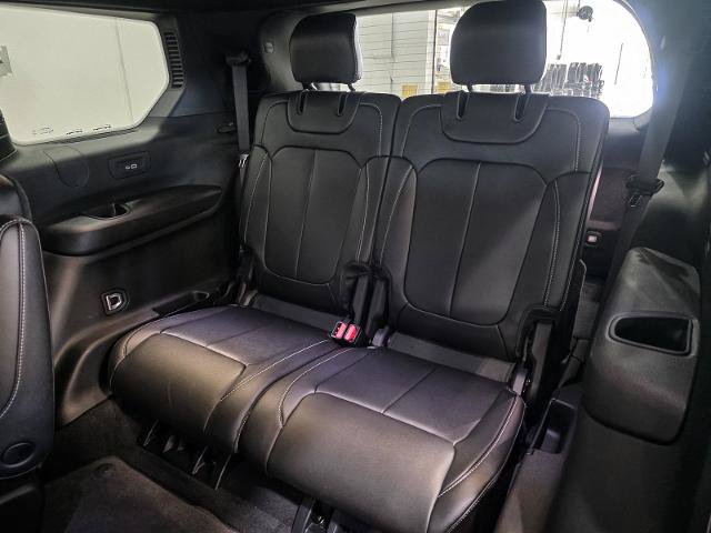 Used 2024 Jeep Grand Cherokee L Limited w/ Black Appearance Package AWD/4WD image 24