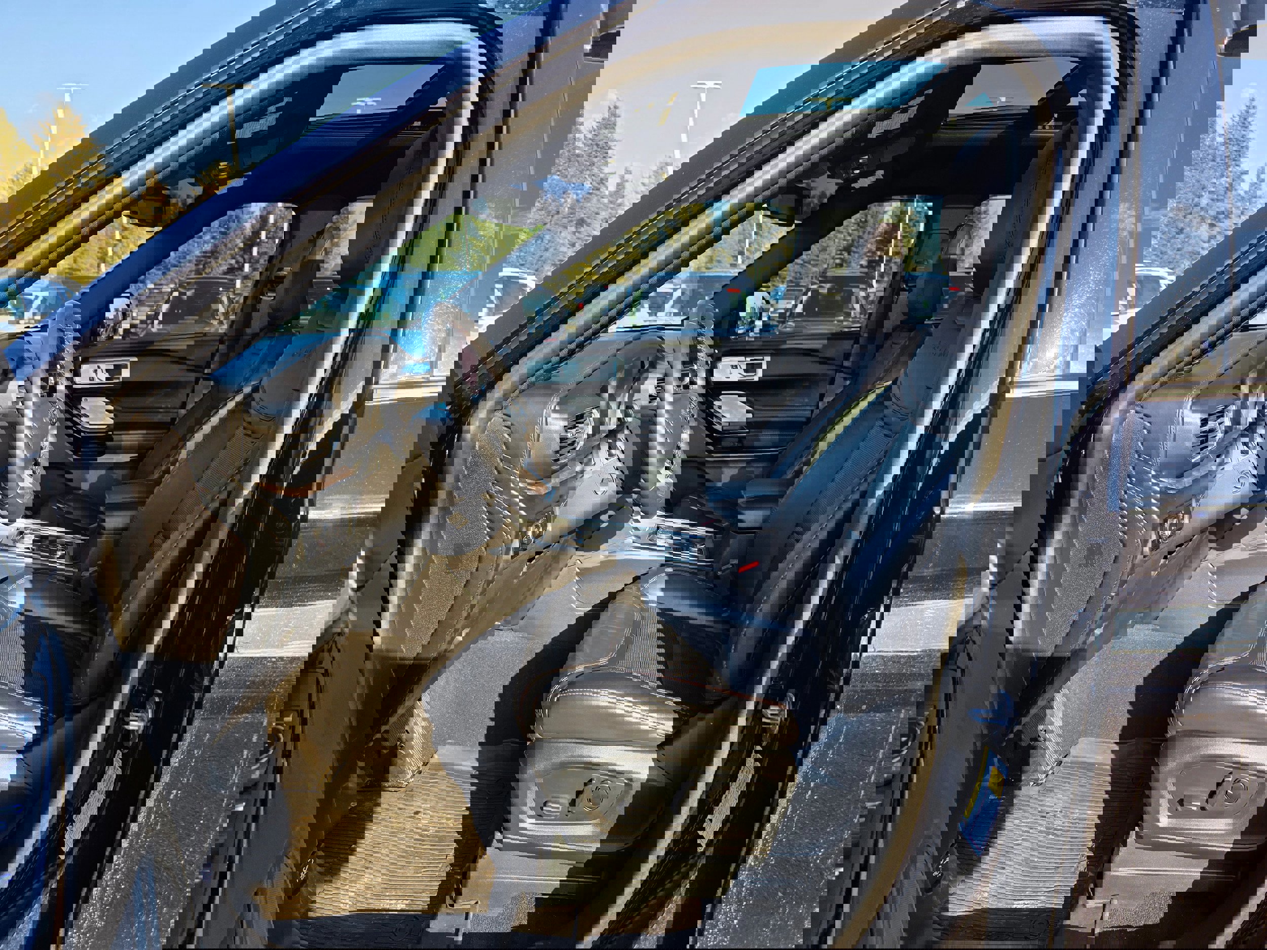 Certified 2023 Ford Explorer Platinum w/ Technology Package image 17