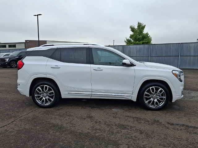 Used 2022 GMC Terrain Denali w/ Denali Premium Package AWD/4WD image 7