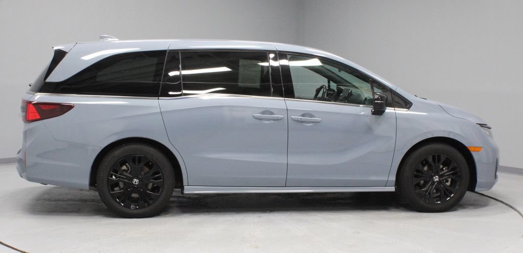 Used 2025 Honda Odyssey Sport-L image 11