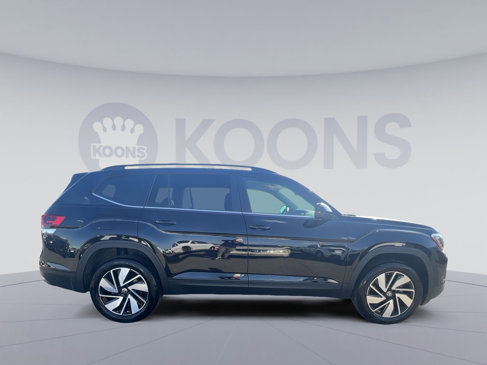 Used 2025 Volkswagen Atlas SE FWD image 11