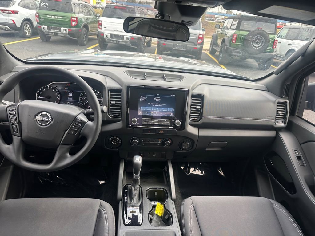 Used 2023 Nissan Frontier SV w/ Midnight Edition Package image 9