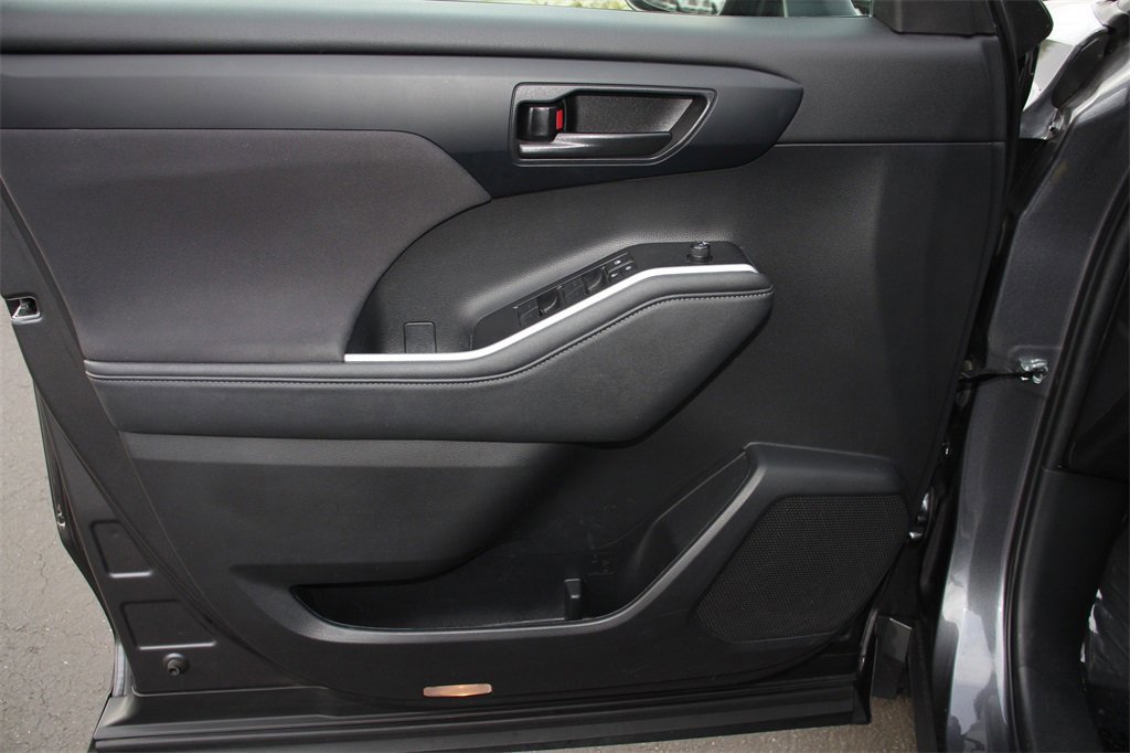 Used 2023 Toyota Highlander LE image 21