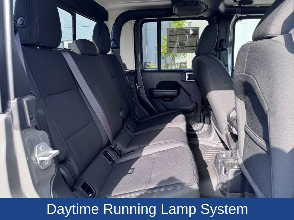 Used 2021 Jeep Gladiator Sport AWD/4WD image 18