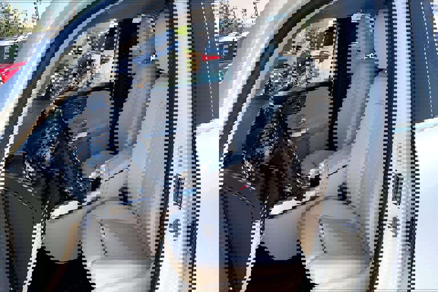 Used 2021 Mercedes-Benz GLB 250 w/ Premium Package image 10