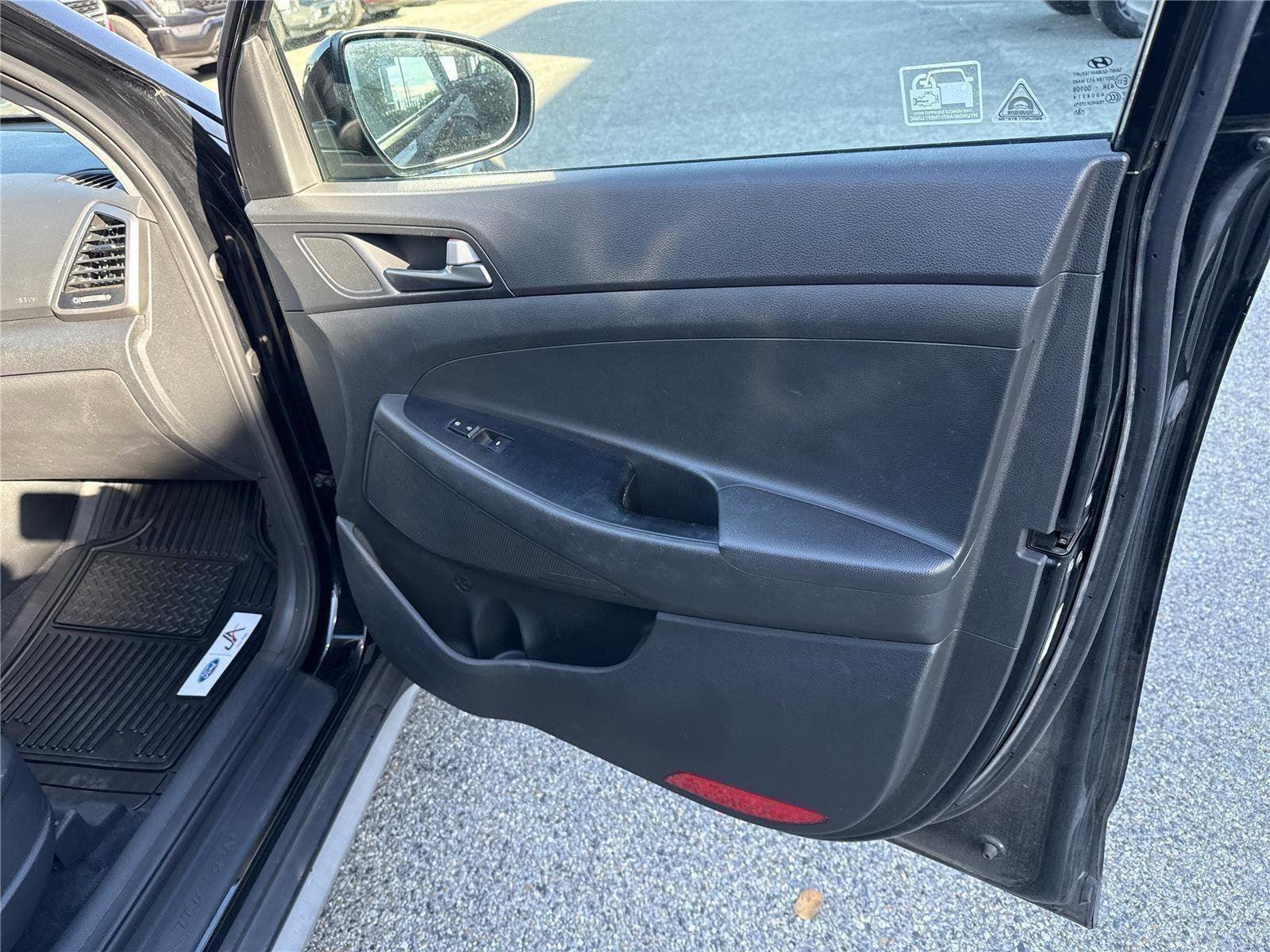 Used 2017 Hyundai Tucson SE image 19