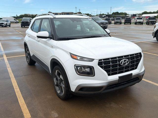 Used 2024 Hyundai Venue SEL FWD image 4
