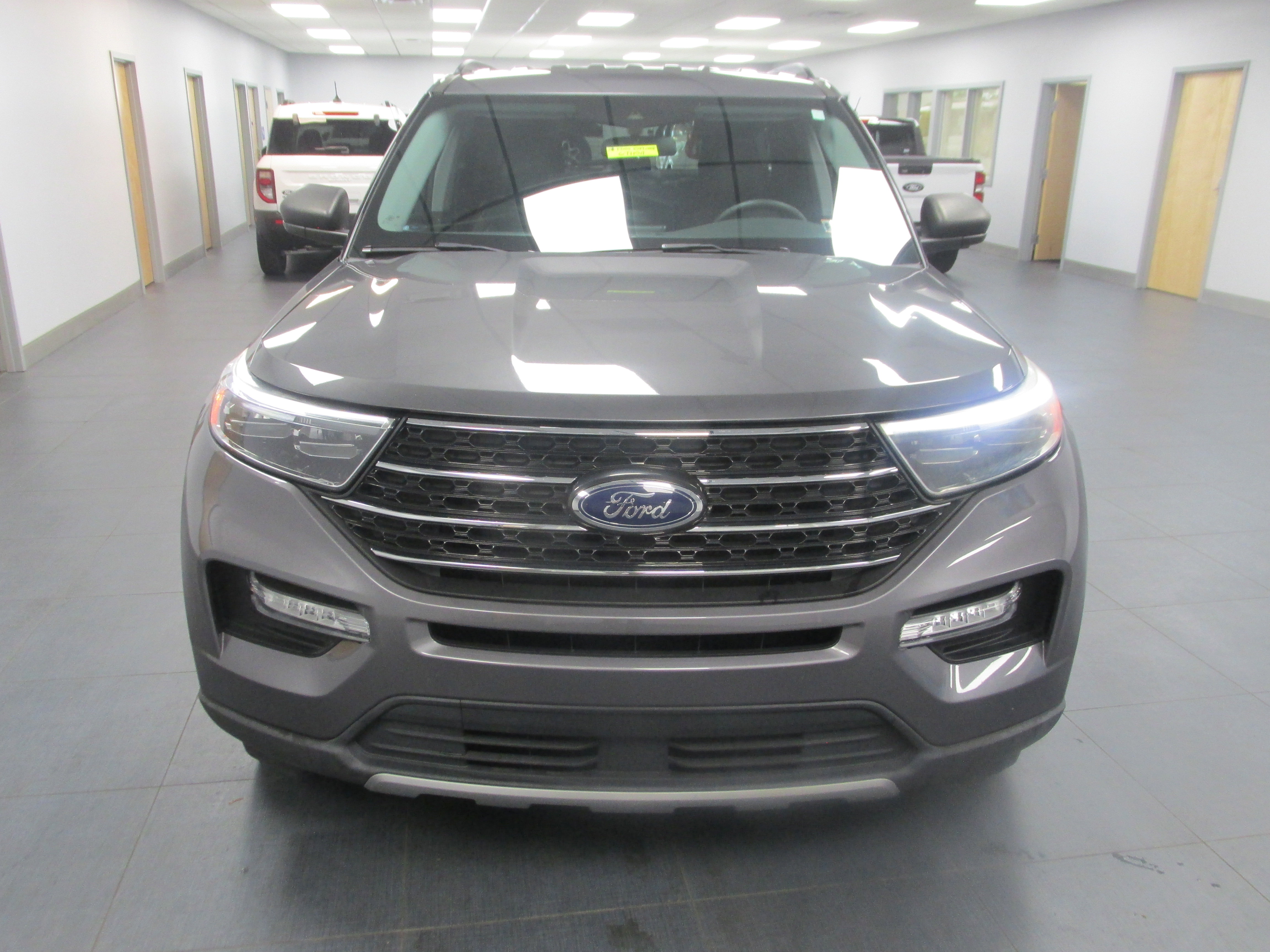 Certified 2021 Ford Explorer XLT w/ Equipment Group 202A AWD/4WD image 2