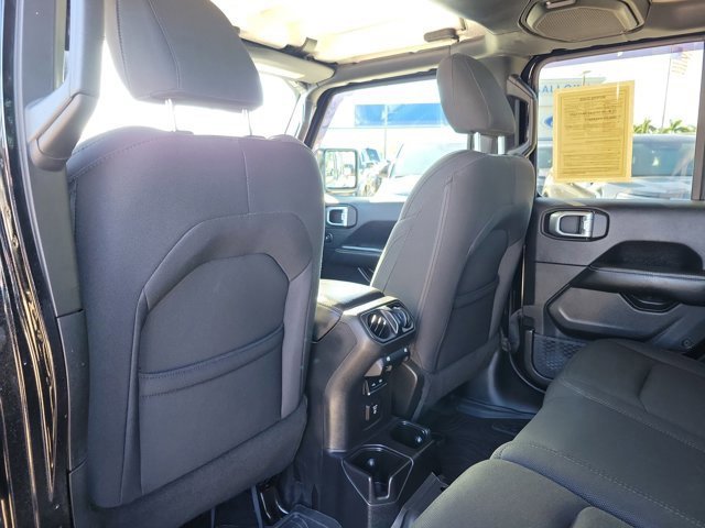 Used 2019 Jeep Wrangler Unlimited Sahara image 11