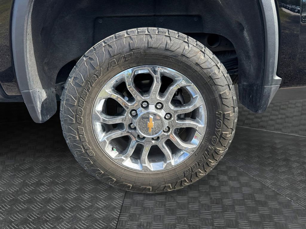 Used 2024 Chevrolet Silverado 2500 LTZ w/ LTZ Plus Package AWD/4WD image 17