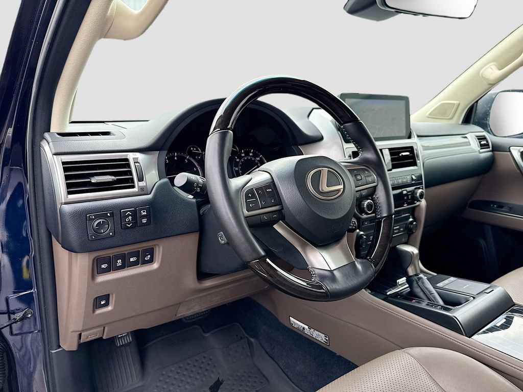 Used 2023 Lexus GX 460 Luxury w/ Accessory Package AWD/4WD image 9