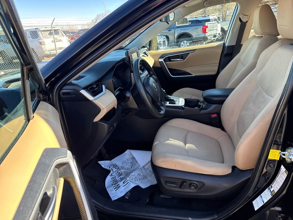 Used 2021 Toyota RAV4 XLE w/ Carpet Mat Package (TMS) AWD/4WD image 13