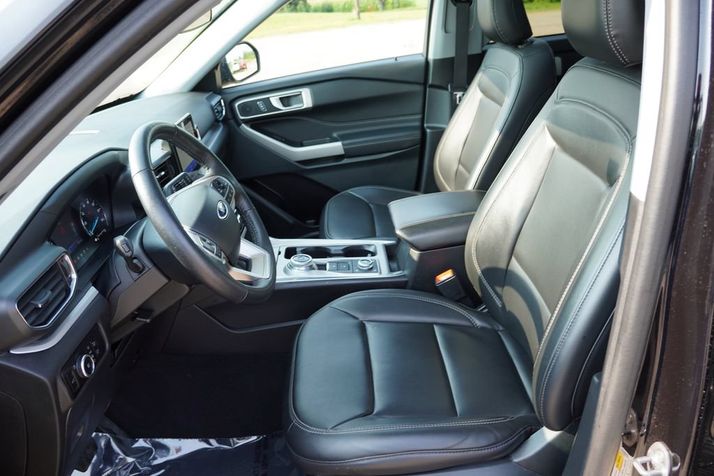 Certified 2024 Ford Explorer XLT w/ Equipment Group 202A AWD/4WD image 15