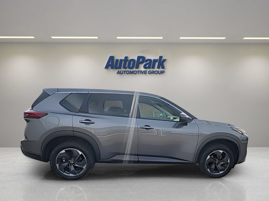 Used 2024 Nissan Rogue SV AWD/4WD image 8