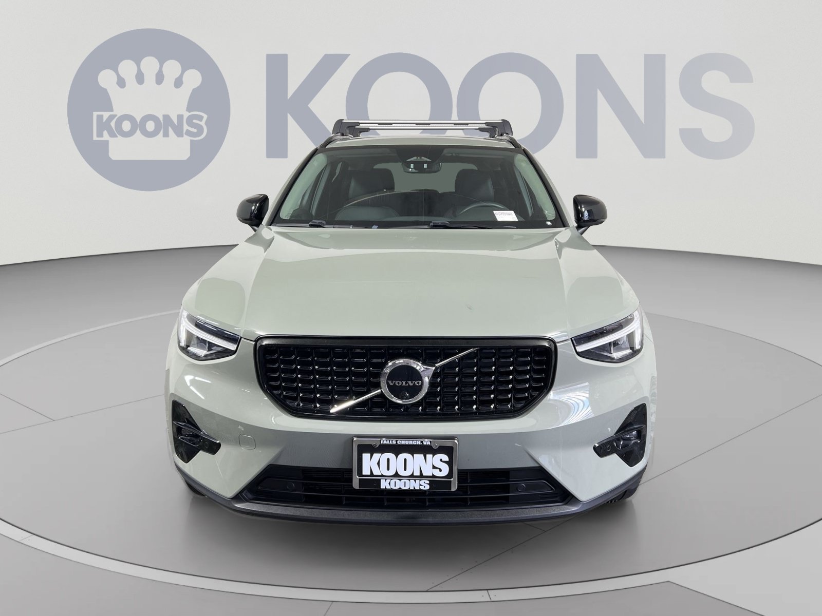 Used 2023 Volvo XC40 B4 Ultimate w/ Climate Package FWD image 4
