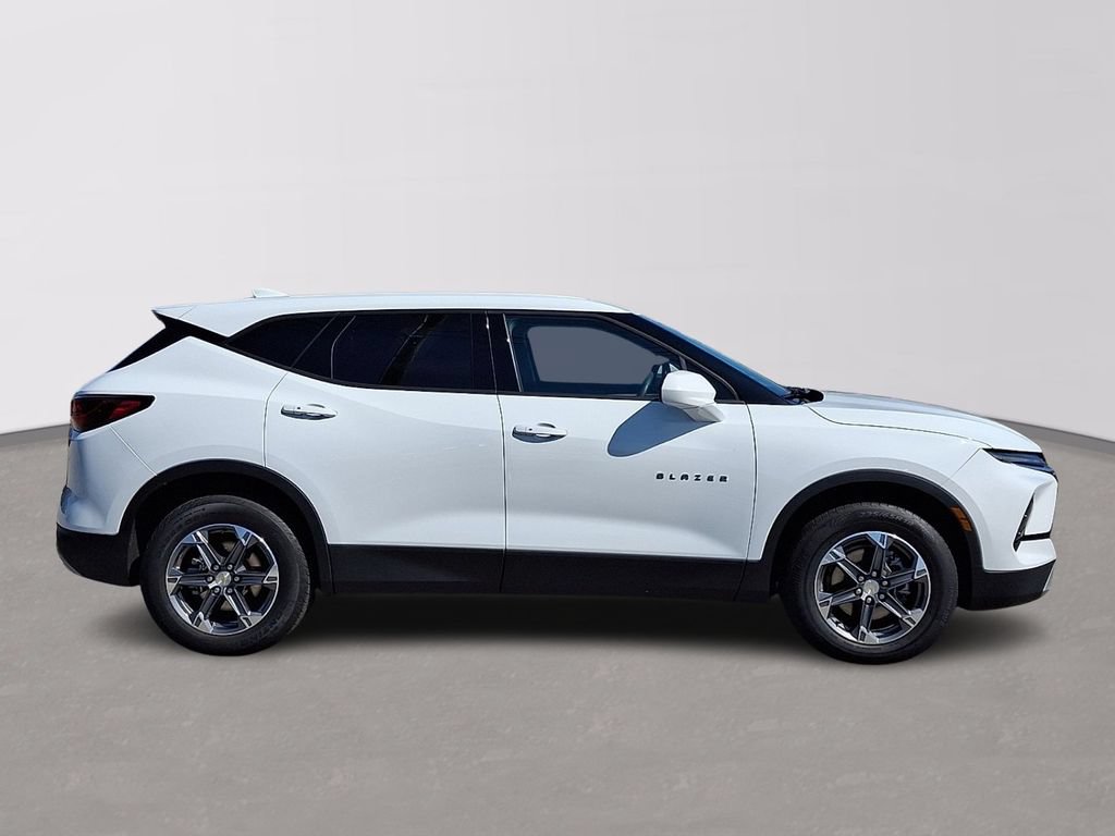 Used 2025 Chevrolet Blazer LT AWD/4WD image 7