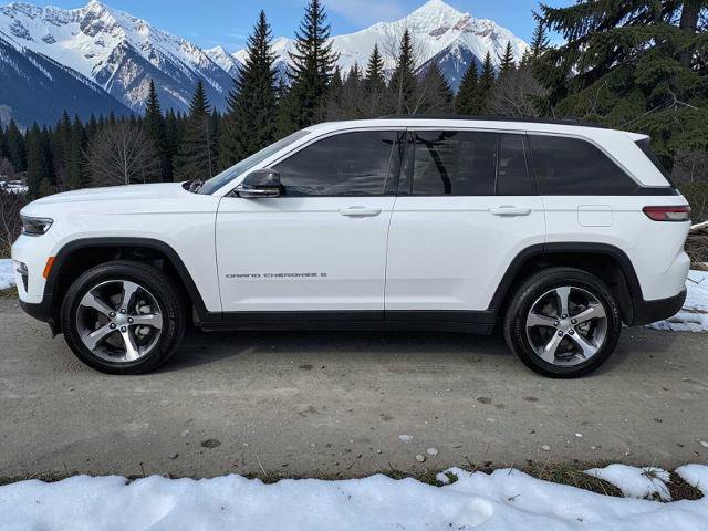 Used 2025 Jeep Grand Cherokee Limited w/ Luxury Tech Group II image 6