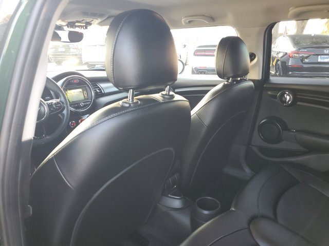 Used 2018 MINI Cooper 4-Door Hardtop image 10