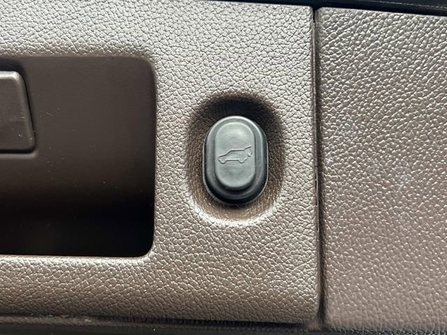 Used 2019 GMC Yukon XL Denali w/ Open Road Package AWD/4WD image 12