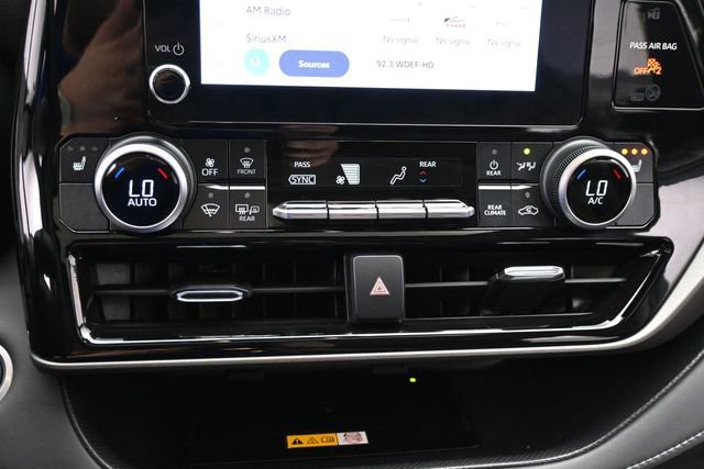 Used 2024 Toyota Highlander XLE FWD image 21