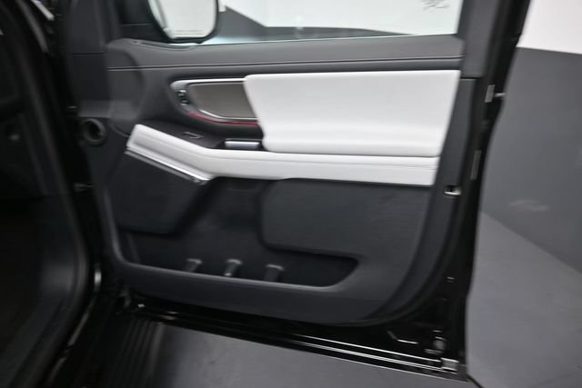 Certified 2025 Ford Expedition Max Platinum w/ Driver's Package AWD/4WD image 33
