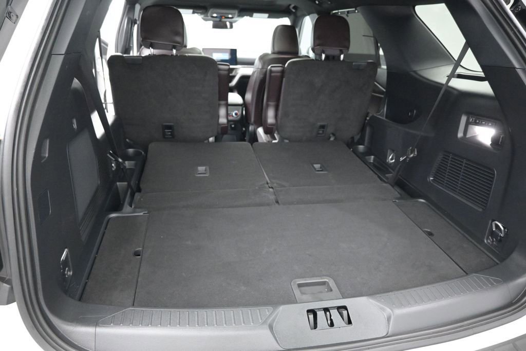 Certified 2025 Ford Explorer Platinum RWD image 10