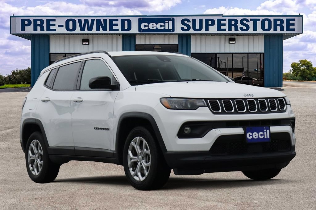 Used 2024 Jeep Compass Latitude AWD/4WD image 1