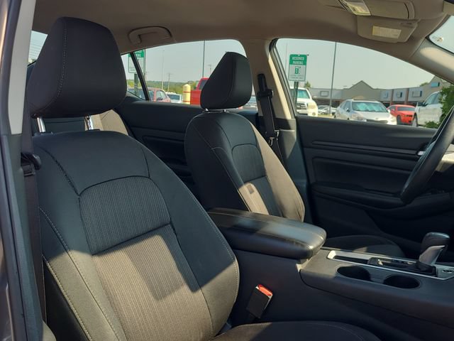 Used 2025 Nissan Altima 2.5 SV FWD image 17
