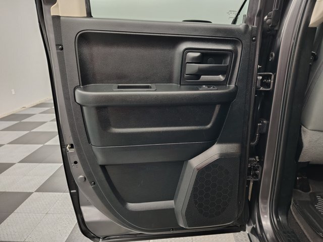 Used 2018 RAM 1500 Express AWD/4WD image 23