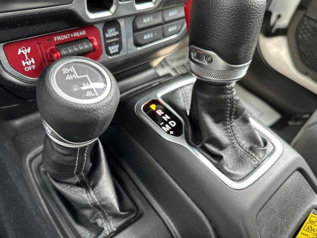 Used 2024 Jeep Wrangler Unlimited Rubicon AWD/4WD image 16
