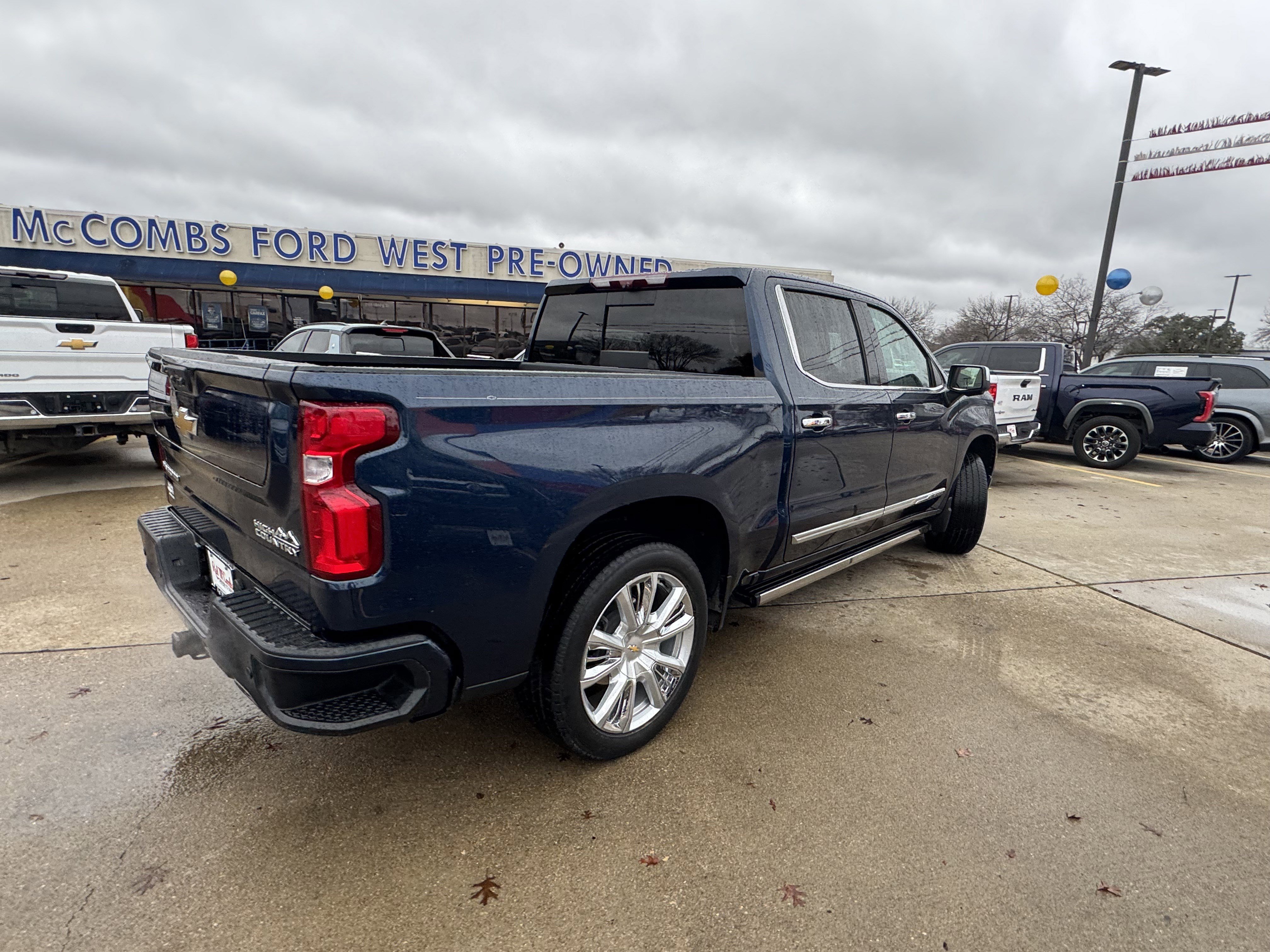 Used 2023 Chevrolet Silverado 1500 High Country w/ High Country Premium Package image 4