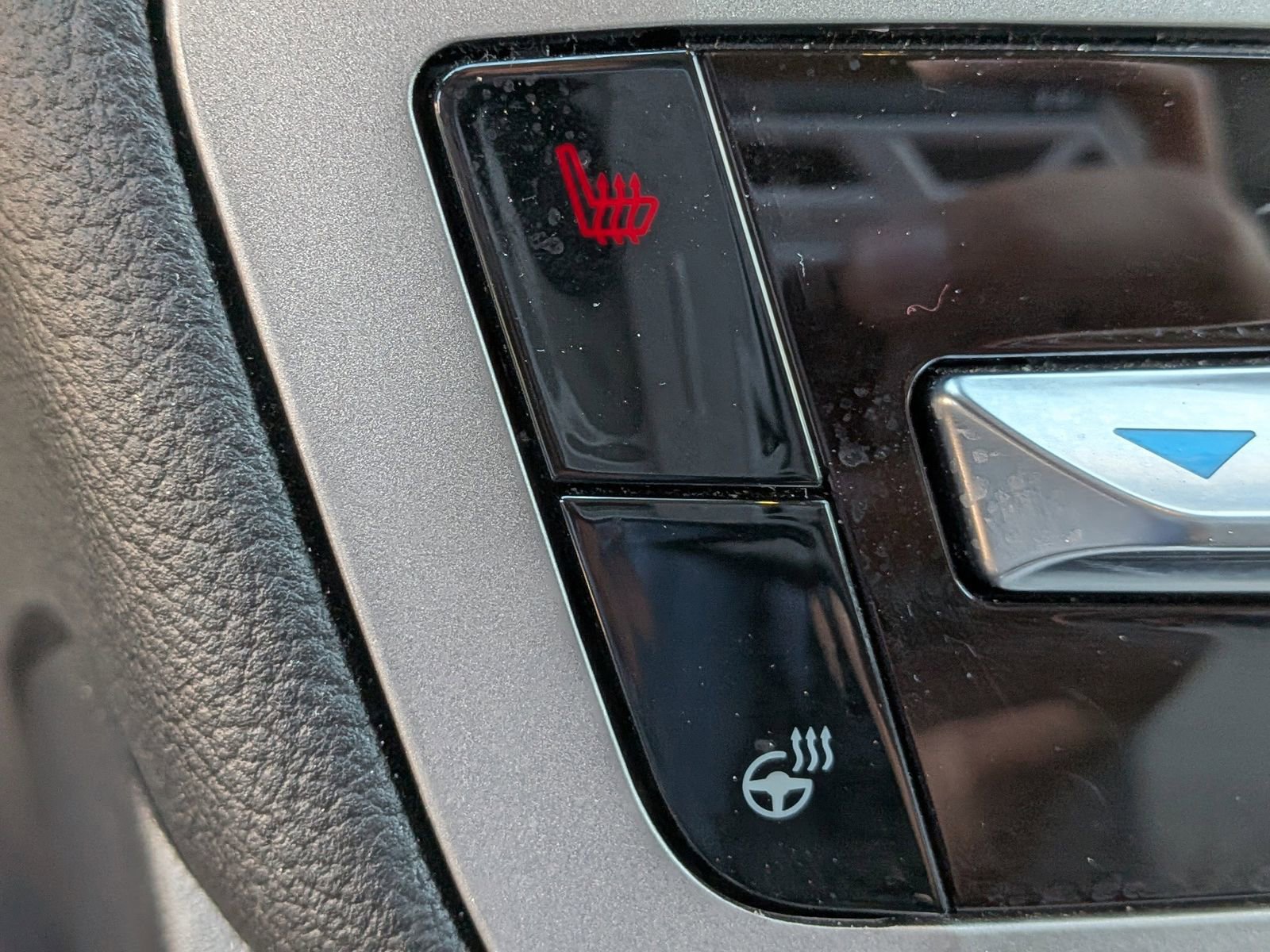 Certified 2022 Ford Explorer XLT w/ Equipment Group 202A image 27