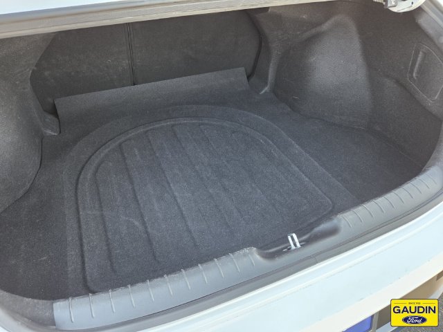 Used 2025 Hyundai Elantra SEL FWD image 14