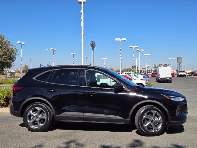 Certified 2025 Ford Escape ST-Line AWD/4WD image 3