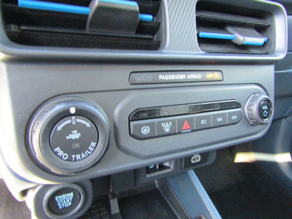 Certified 2025 Ford Maverick Lobo AWD/4WD image 32