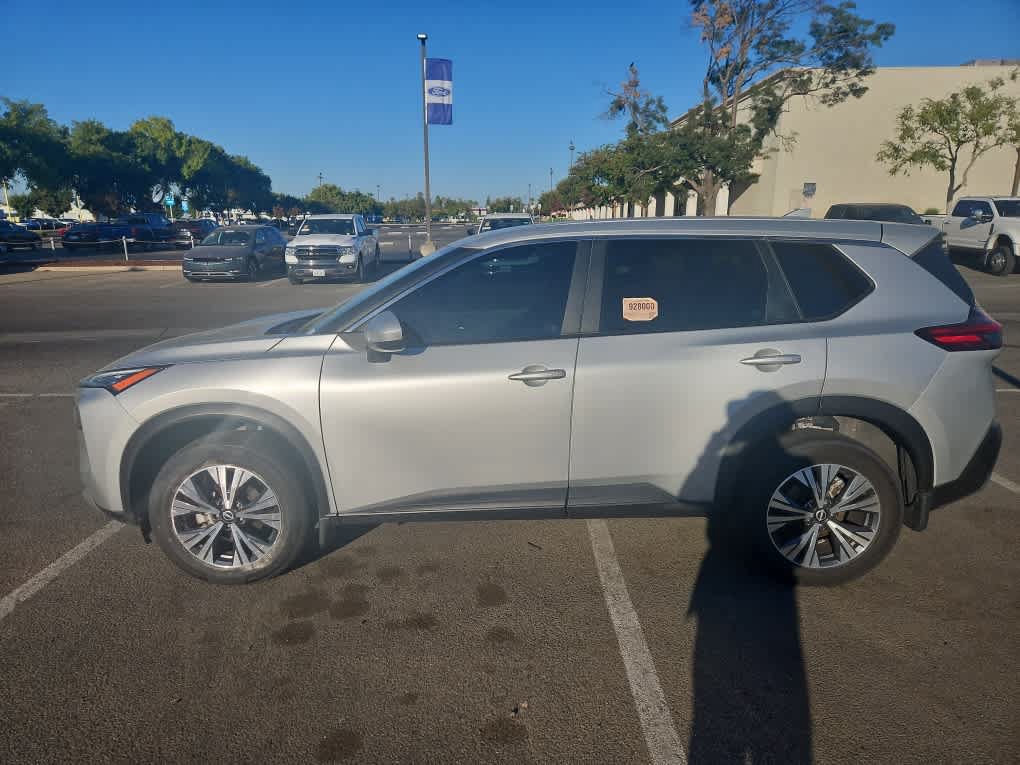 Used 2023 Nissan Rogue SV AWD/4WD image 4